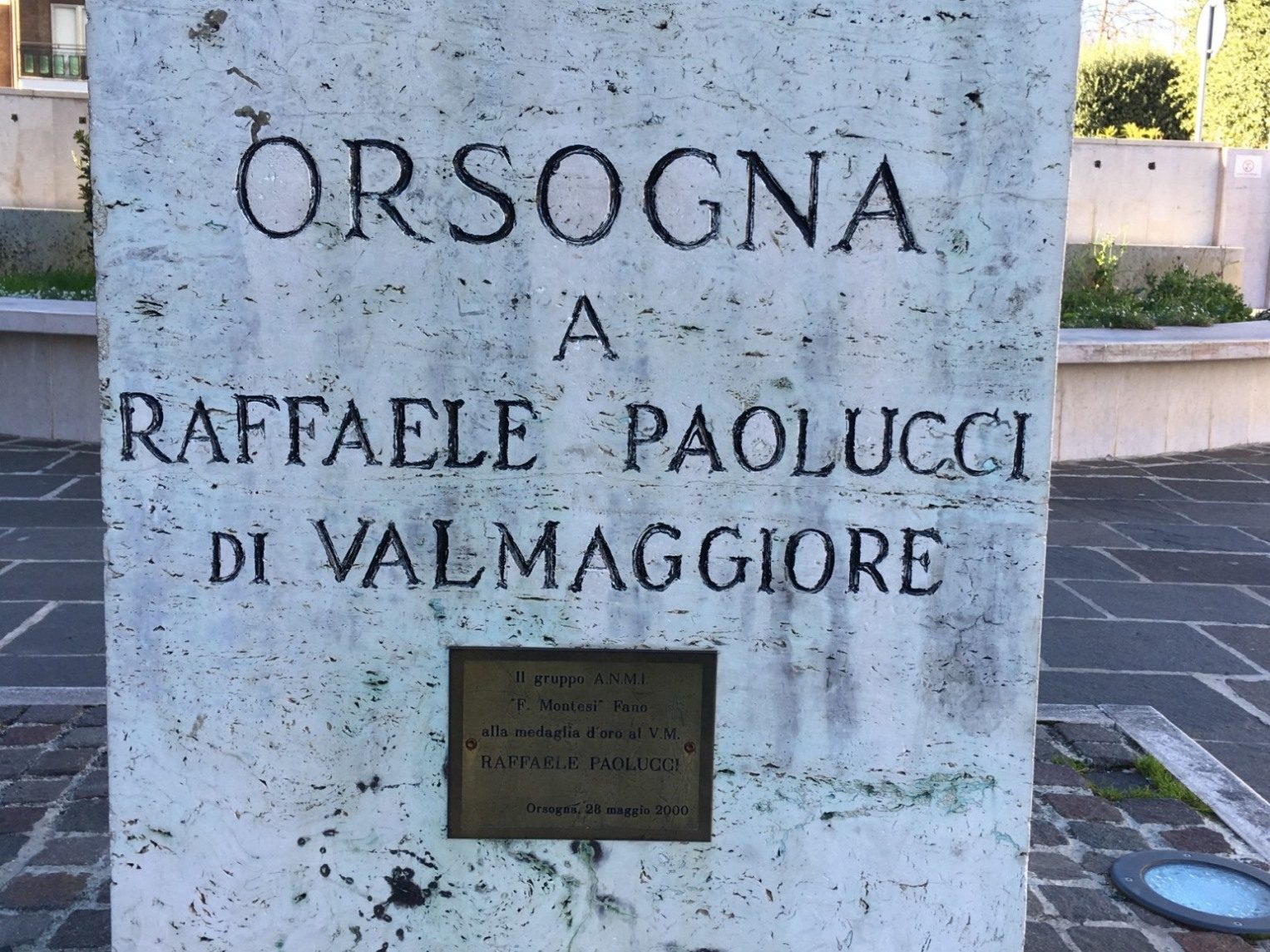 Raffaele Paolucci's statue, Orsogna (2).JPG